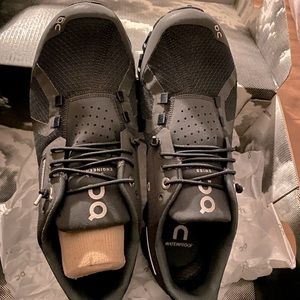 Brand New On Cloud Running Waterproof shoes